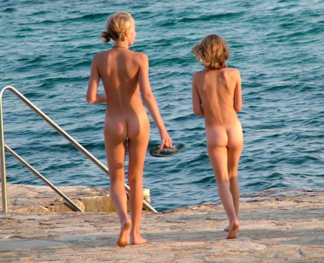 Teenagers nudists on a beach - to watch video | Russianbare