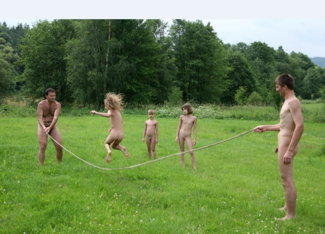 Purenudism - photo of naturist in the fresh air | Russianbare